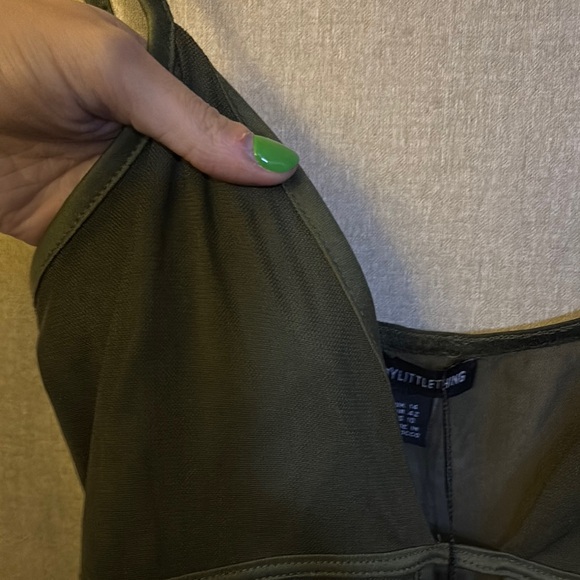 PrettyLittleThing Green Sheer Bodysuit - Picture 6 of 8